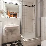 Ruegenschmiede Vis A Vis Hiddensee 酒店 3*