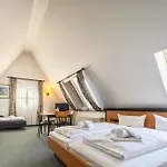 酒店 Ruegenschmiede Vis A Vis Hiddensee 3*