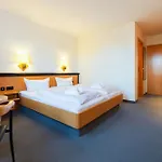 Ruegenschmiede Vis A Vis Hiddensee 酒店 3*