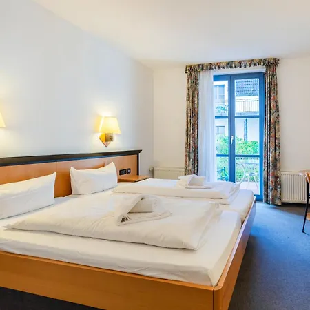 Ruegenschmiede Vis A Vis Hiddensee 3* שאפרודה