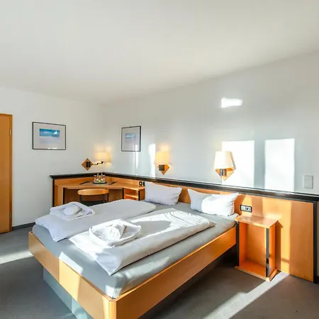 Ruegenschmiede Vis A Vis Hiddensee Hotel 3*
