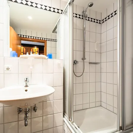 Hotel Ruegenschmiede Vis A Vis Hiddensee 3*