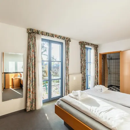 Hotel Ruegenschmiede Vis A Vis Hiddensee 3*