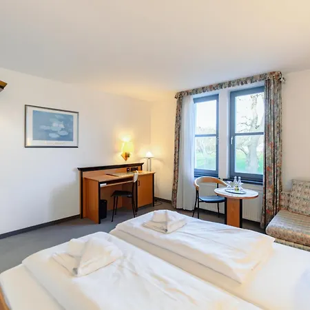 Ruegenschmiede Vis A Vis Hiddensee 3* שאפרודה