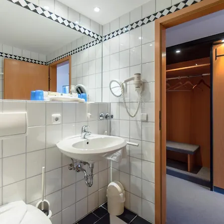 Ruegenschmiede Vis A Vis Hiddensee Hotel