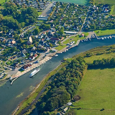 מלון Ruegenschmiede Vis A Vis Hiddensee 3*