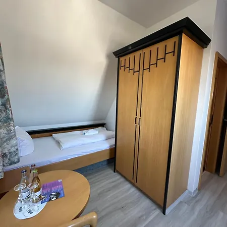 Hotel Ruegenschmiede Vis A Vis Hiddensee Schaprode