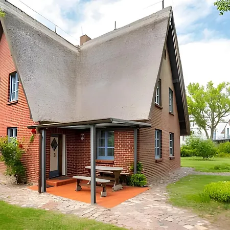 Hotel Ruegenschmiede Vis A Vis Hiddensee 3*