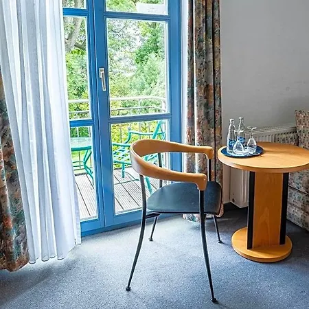 Ruegenschmiede Vis A Vis Hiddensee