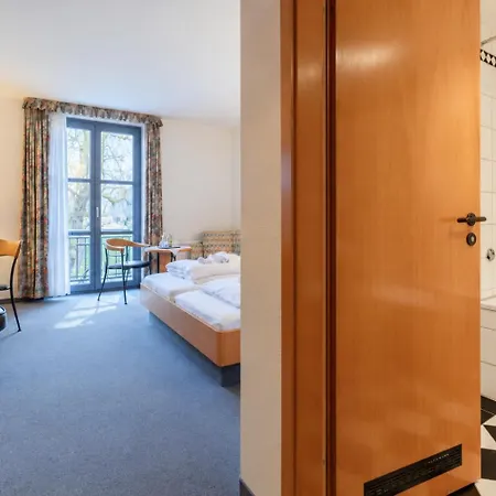 Hotel Ruegenschmiede Vis A Vis Hiddensee 3*