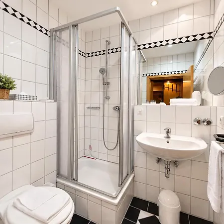 Hotel Ruegenschmiede Vis A Vis Hiddensee 3*