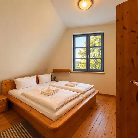 Hotel Ruegenschmiede Vis A Vis Hiddensee 3*