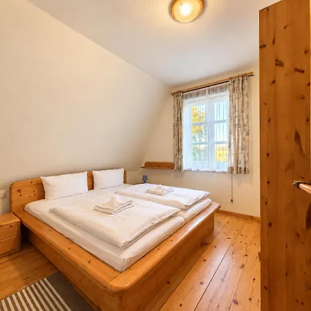 Hotel Ruegenschmiede Vis A Vis Hiddensee 3*